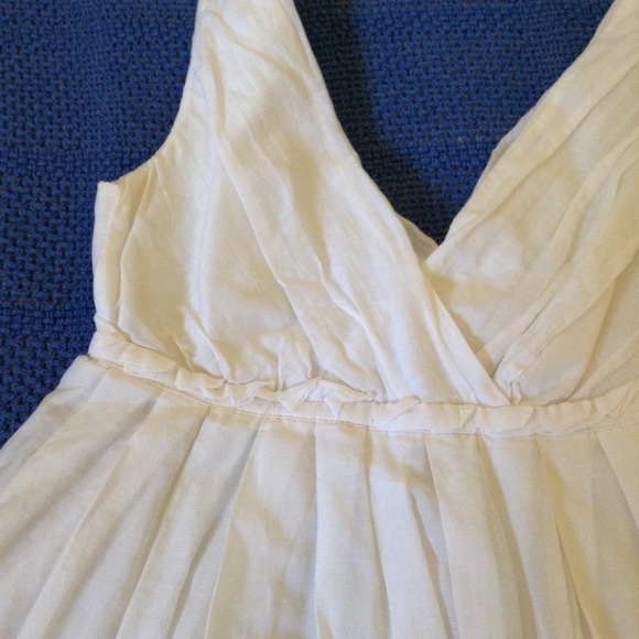 GAP while silk sleeveless dress - Picture 3 of 4